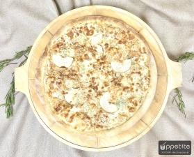 Пицца 4 сыра с грушей