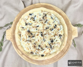 Пицца с курицей и грибами